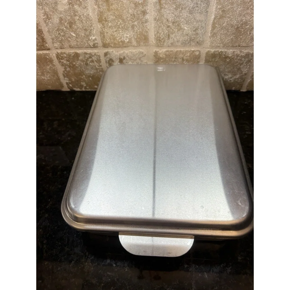 Vintage MIRRO Aluminum Cake Brownie Pan with Sliding Lid 13x9x 2-5/8 USA